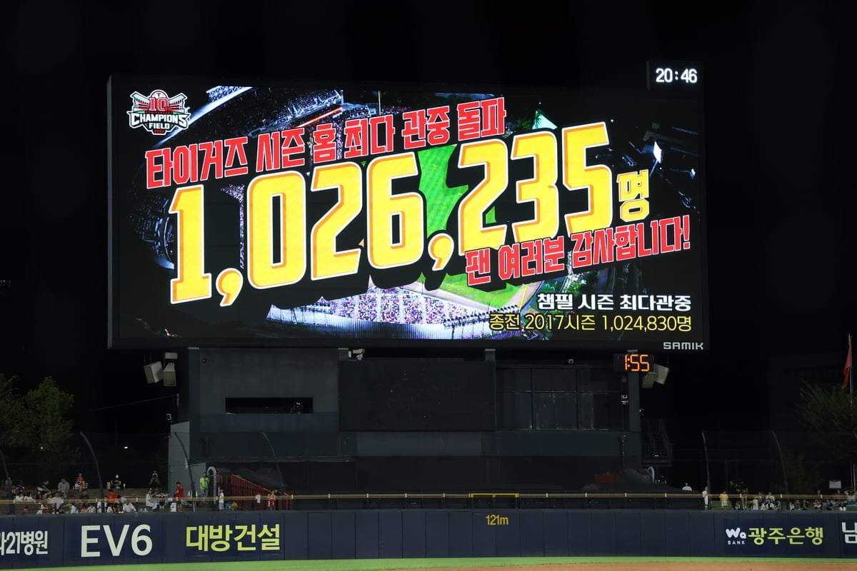 复出状态不错啊！杜兰特半场8投5中，得到14分3篮板2助攻