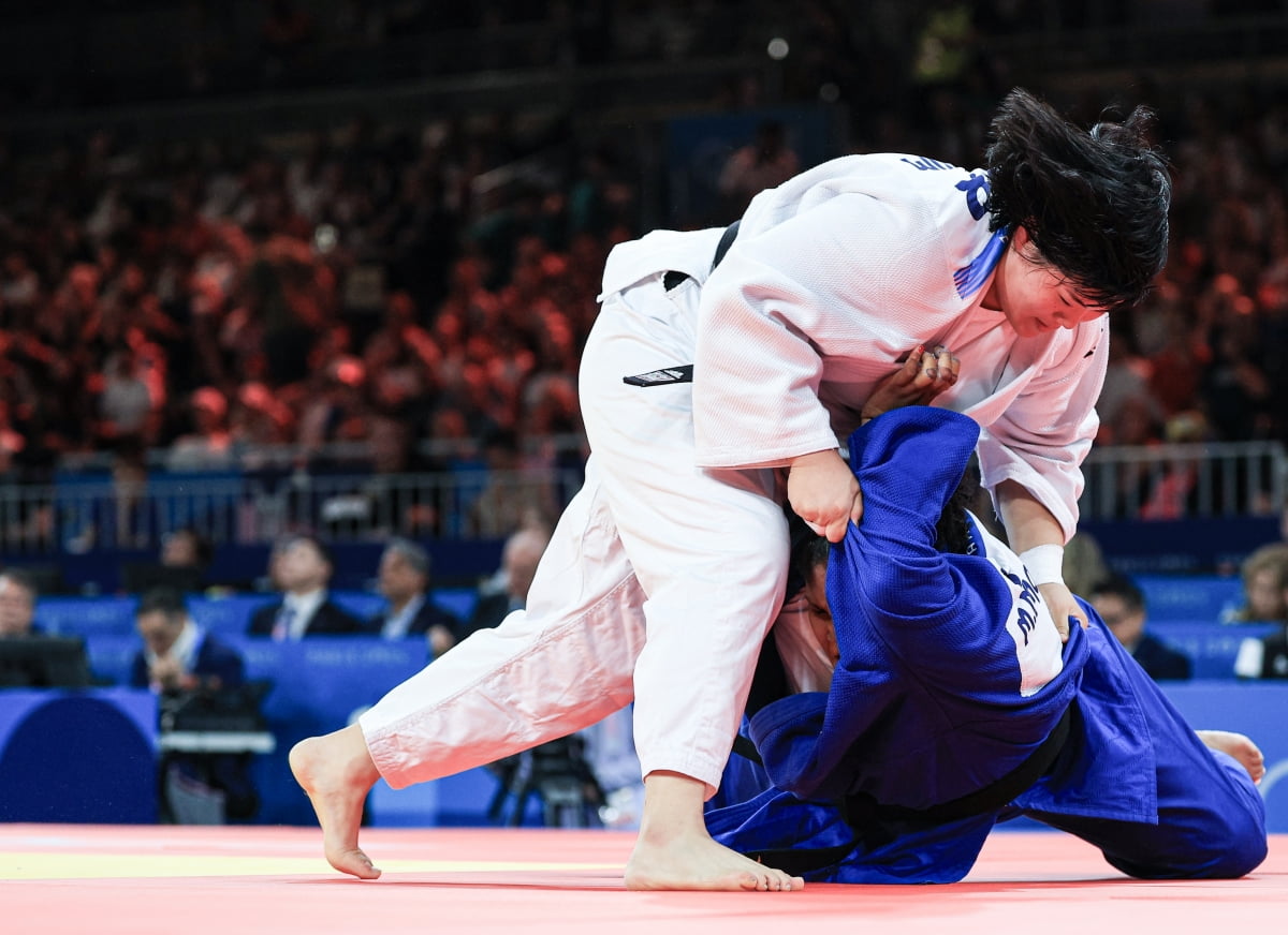 富勒姆vs狼队：史密斯-罗、劳尔-希门尼斯首发，塞梅多、马特乌斯-库尼亚出战