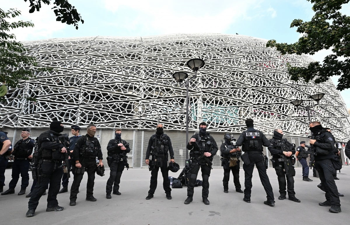 萨尔茨堡后卫解围失误 卡马拉推射破门