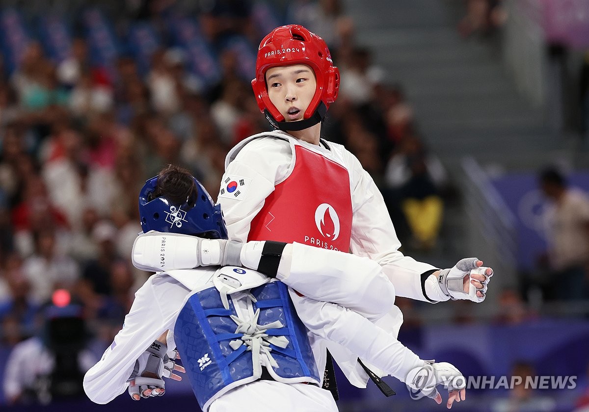贝尔格莱德红星中场：知道踢巴萨不易，但我们上半场表现不错
