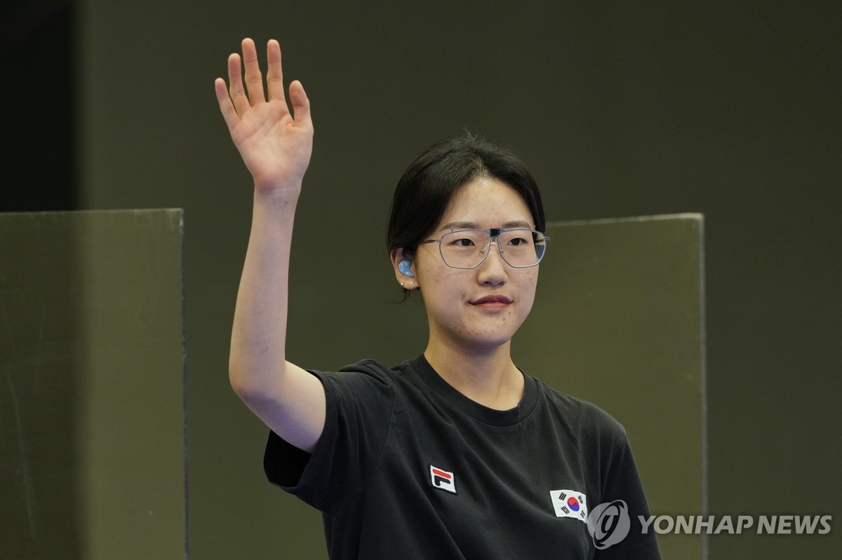 ❤️恭喜！名记戴夫-麦克梅纳敏与美女主持玛莉卡-安德鲁斯于“科比日”完婚