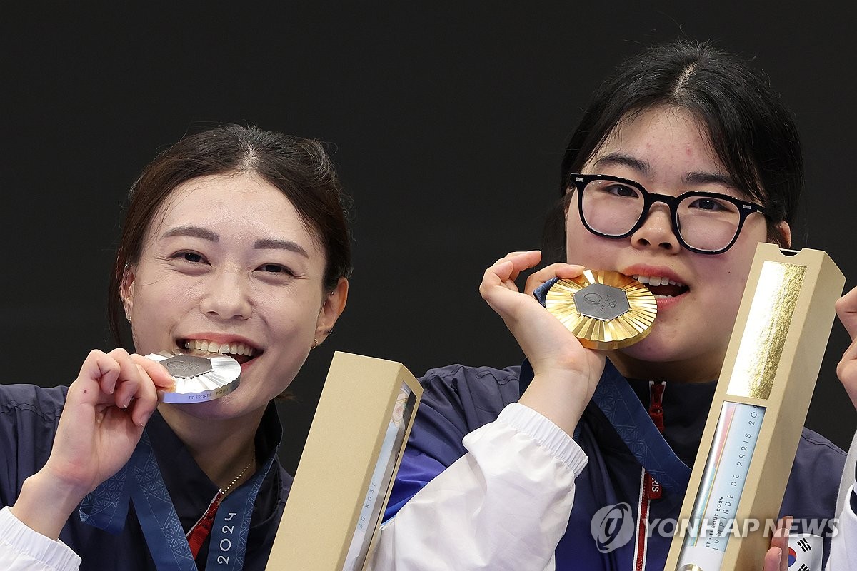 多特vs格拉茨风暴：吉拉西、吉滕斯首发，恩梅加、萨比策出战
