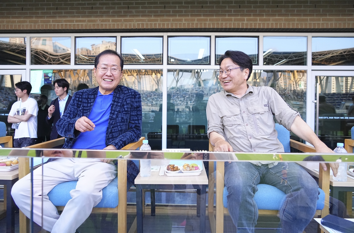 TA：曼联原计划对埃弗顿前支持LGBTQ+，后因马兹拉维拒绝而取消