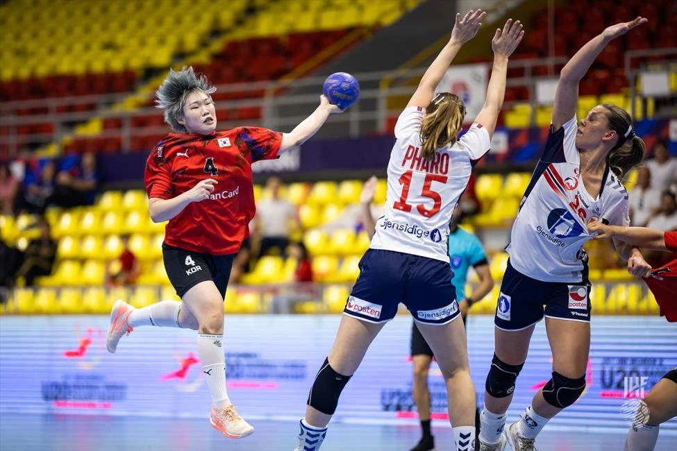 WNBA季后赛半场：山猫打出21-5 威廉姆斯6中6轰15分 山猫53-34阳光
