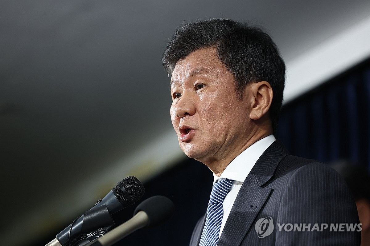 朗尼克：阿瑙没跟我说要退出国家队；会了解他对参加世预赛的想法