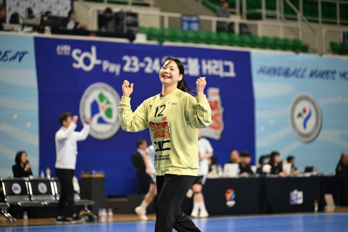 NBA半场：米切尔&阿伦合砍35分 詹姆斯12分 骑士手感火热以67-48领先湖人
